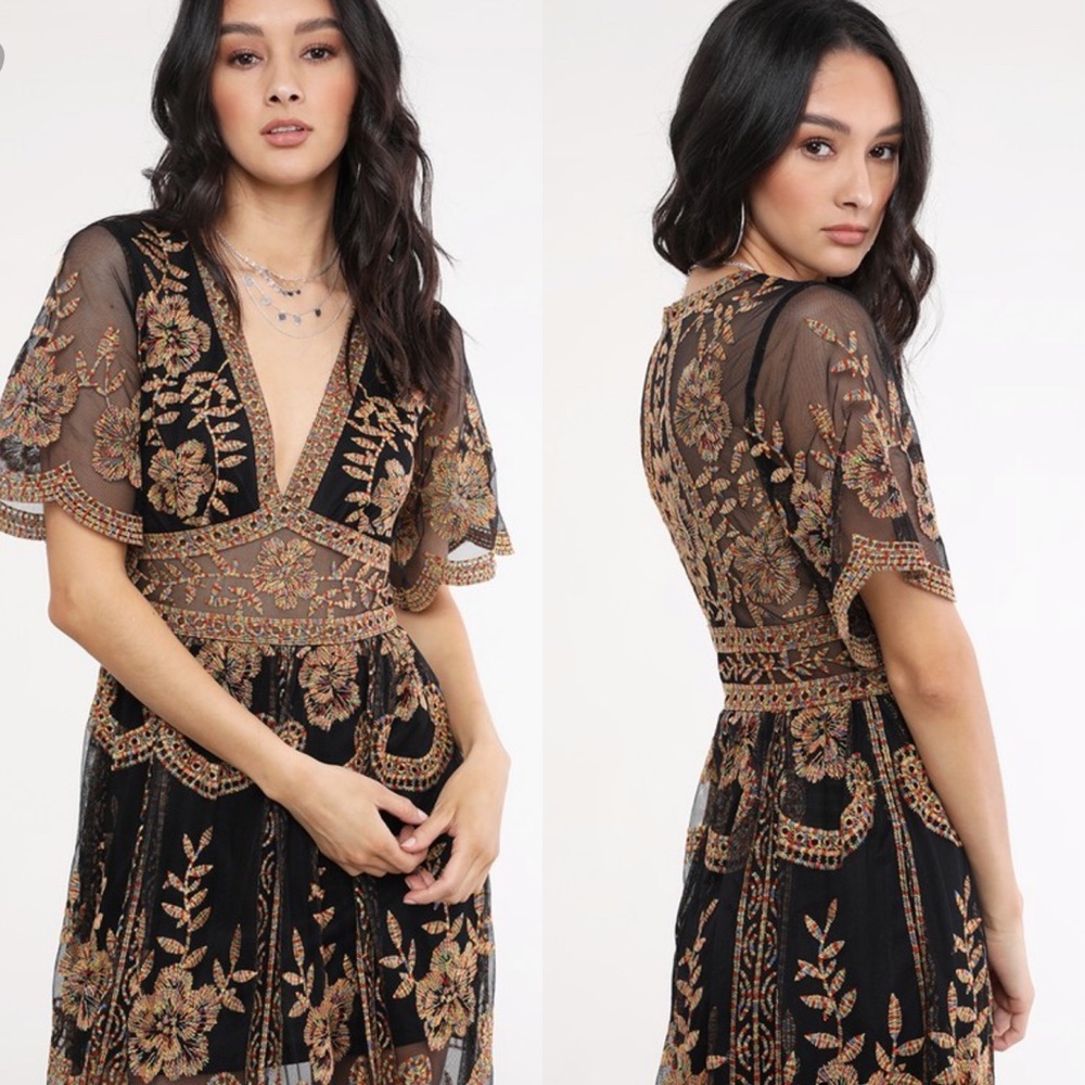 🚨24 HOUR SALE🚨The Golden Hour Lace Maxi Dress - Picture 7 of 11